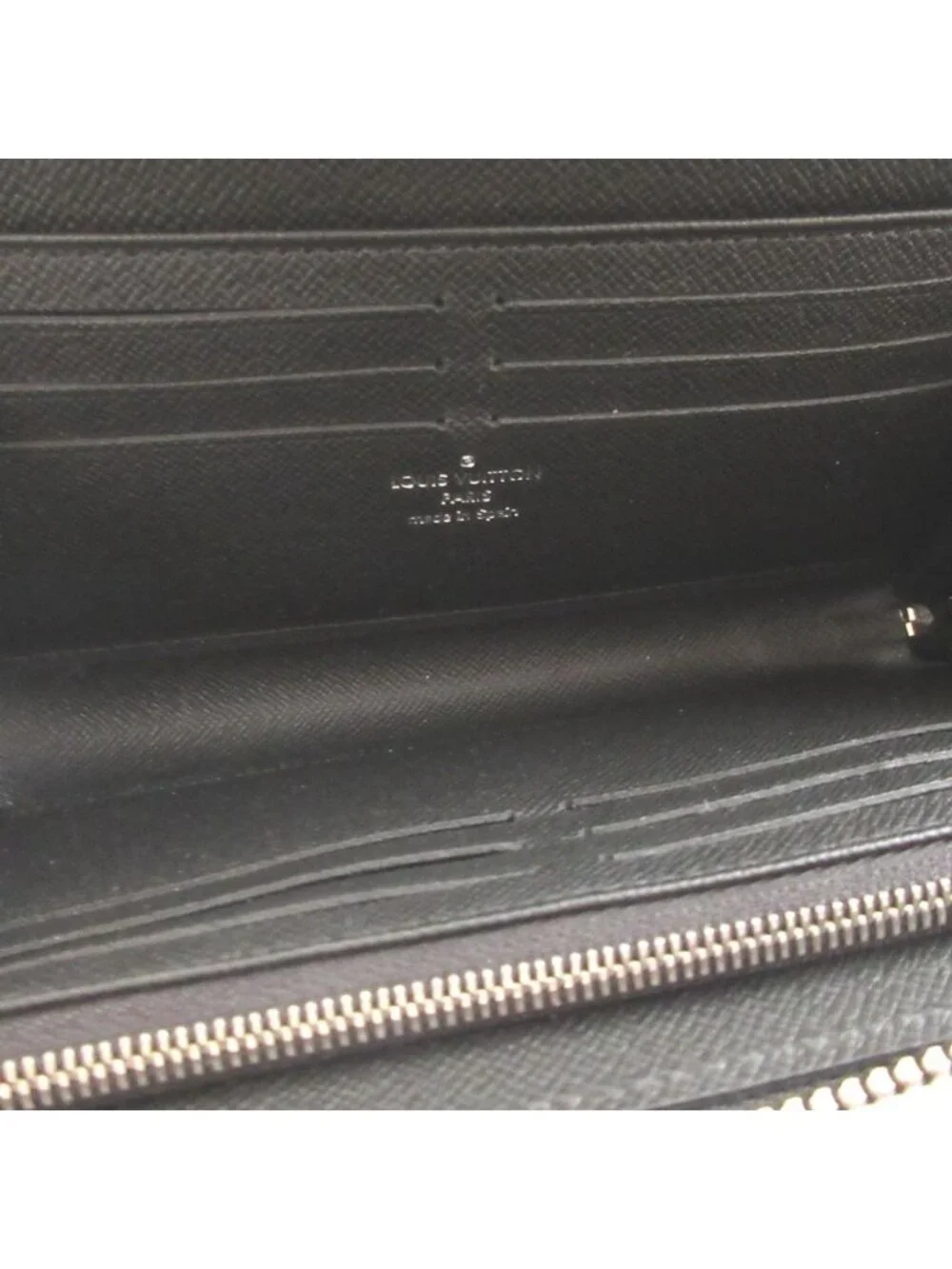 Louis Vuitton Taiga Zippy Dragonne Black L-shaped Zipper Wallet